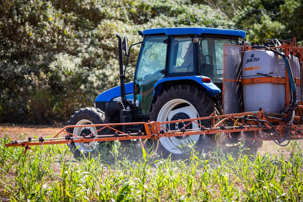 União Europeia proíbe o uso de 7 dos agrotóxicos mais usados no Brasil