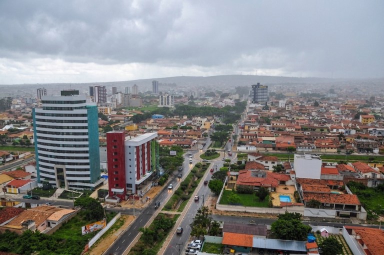 Nova frente fria chega à Bahia; veja onde deve chover